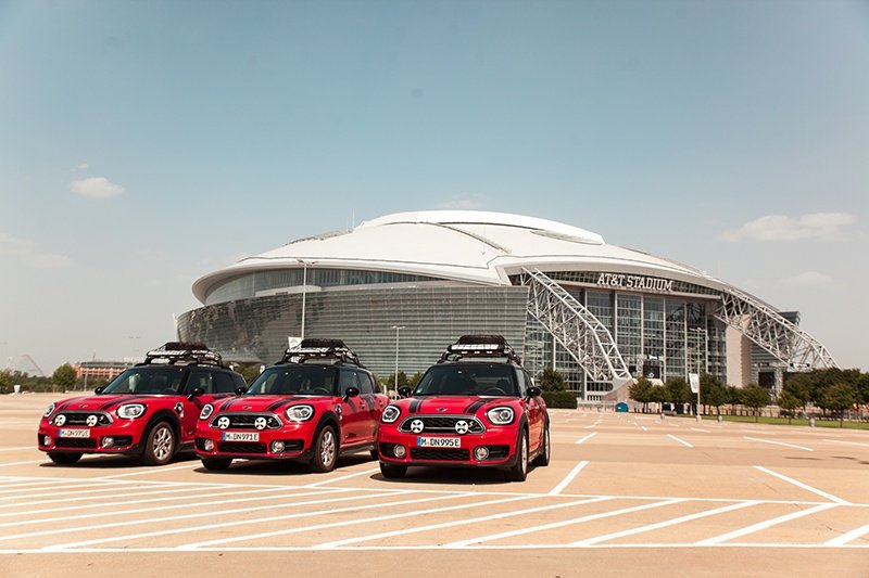 2018-07-27-tres-mini-cooper-s-e-countryman-all4-arrancan-la-aventura-panamericana-1-01