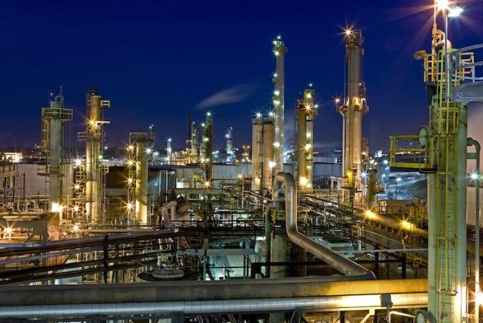 2018-08-10-cayo-la-refinacion-de-petroleo-1-01