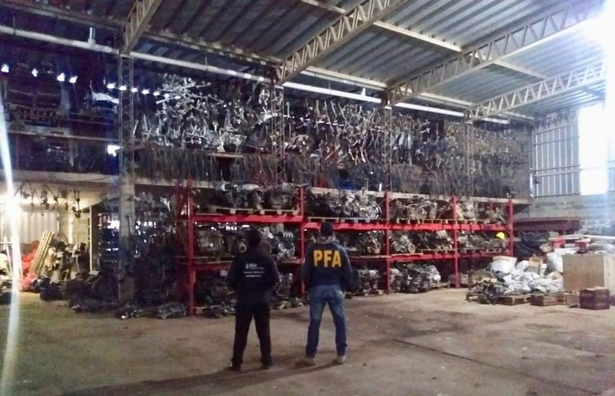2018-08-24-se-secuestraron-1000000-de-autopartes-robadas-en-un-desarmadero-ilegal-3-03