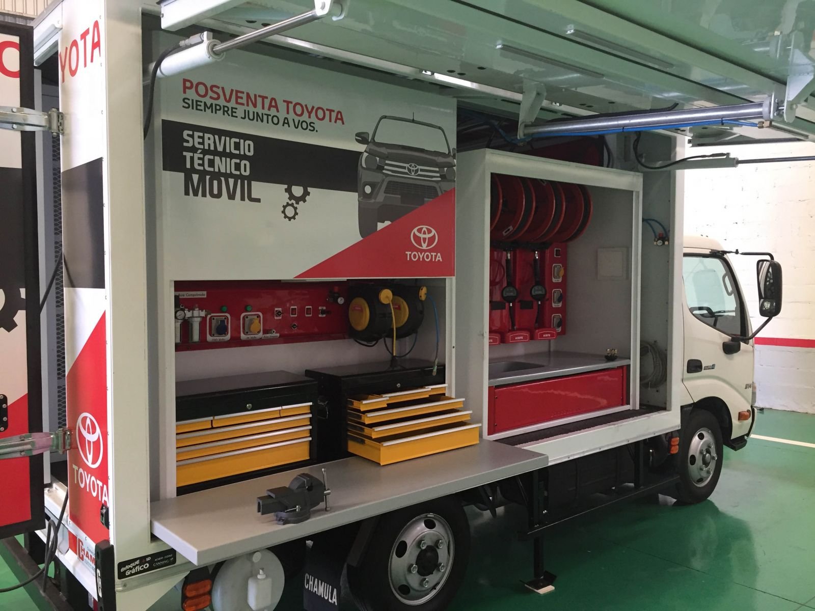 2018-09-07-hino-llega-con-grandes-novedades-a-expotransporte-2018-04