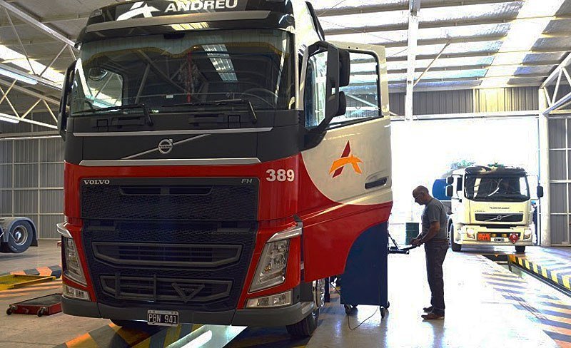 2018-10-26-volvo-ofrece-24-de-descuento-en-todos-los-repuestos-para-camiones-y-buses-2-02