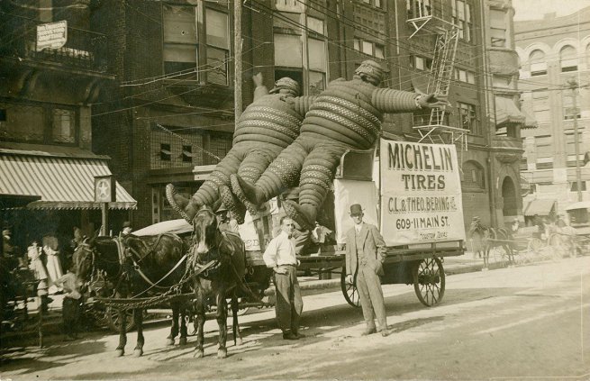 2018-11-02-la-mascota-de-michelin-icono-del-milenio-3-03