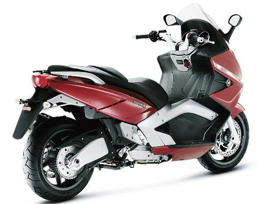 tap-185-la-moto-gilera-gp-800-02