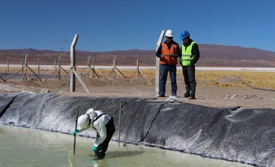 2019-04-05-riesgos-de-abusos-por-las-baterias-electricas-para-la-industria-automotriz-4-04