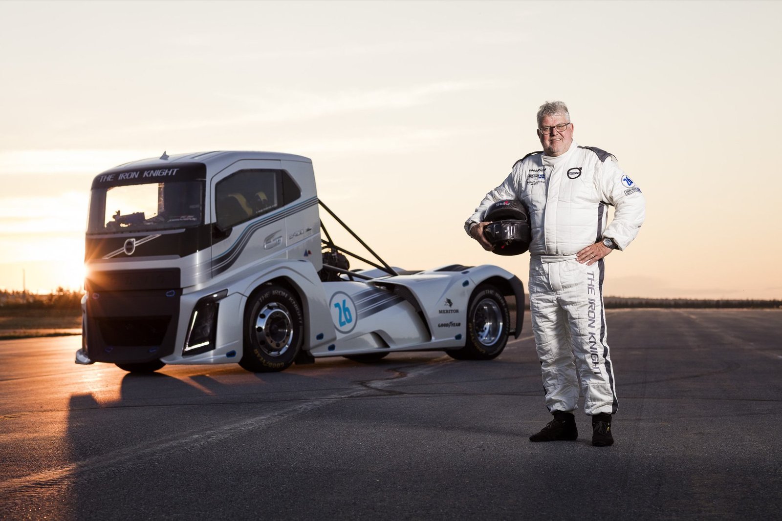 2019-04-05-volvo-iron-knight-el-camion-mas-rapido-del-mundo-esta-en-argentina-2-02