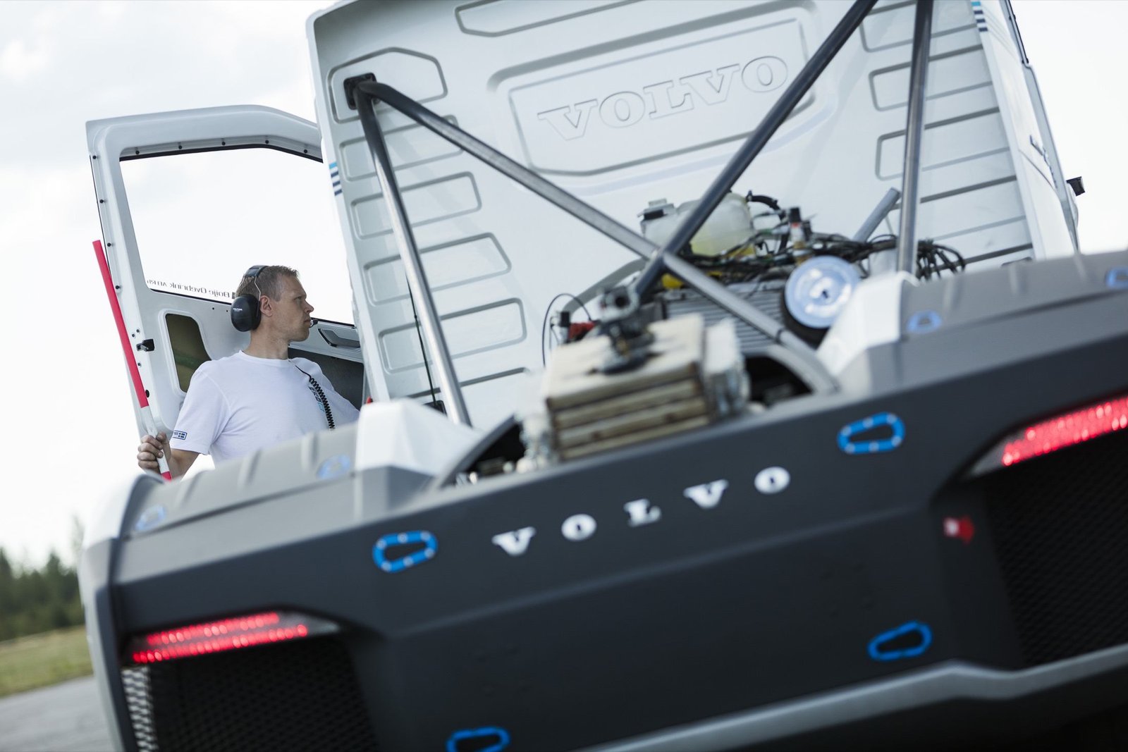 2019-04-05-volvo-iron-knight-el-camion-mas-rapido-del-mundo-esta-en-argentina-3-03