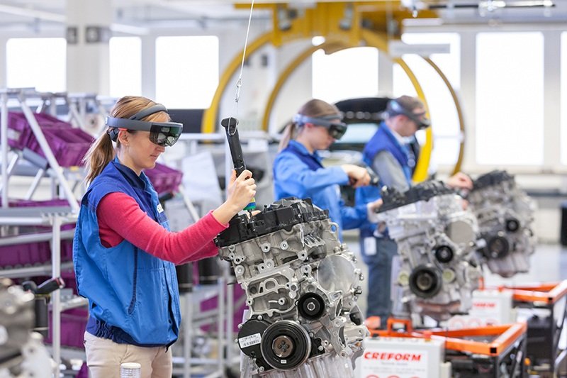 2019-04-19-la-realidad-virtual-y-aumentada-abre-nuevas-vias-en-el-sistede-produccion-de-bmw-group-2-02