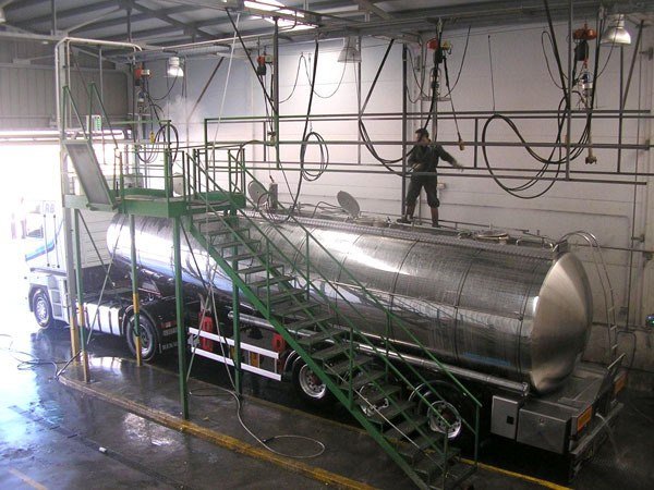 2019-04-25-como-limpiar-un-camion-cisterna-2-02