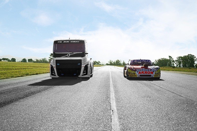 2019-04-26-dos-titanes-en-la-pista-6-06