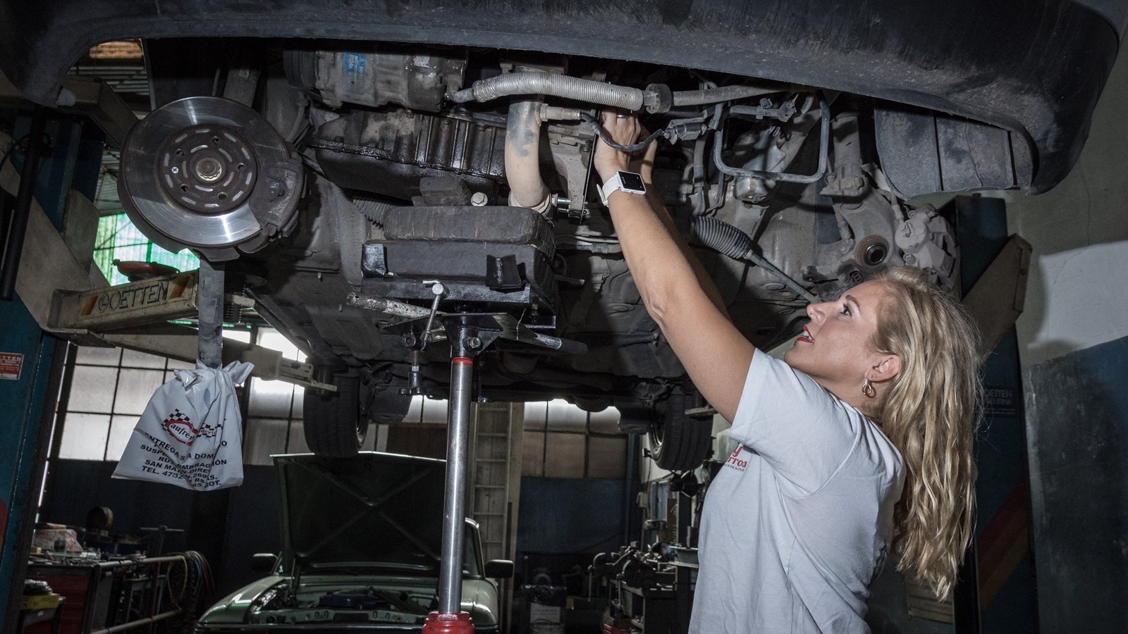 2019-05-17-lady-fierros-la-primera-clinica-de-autos-para-la-mujer-3-04