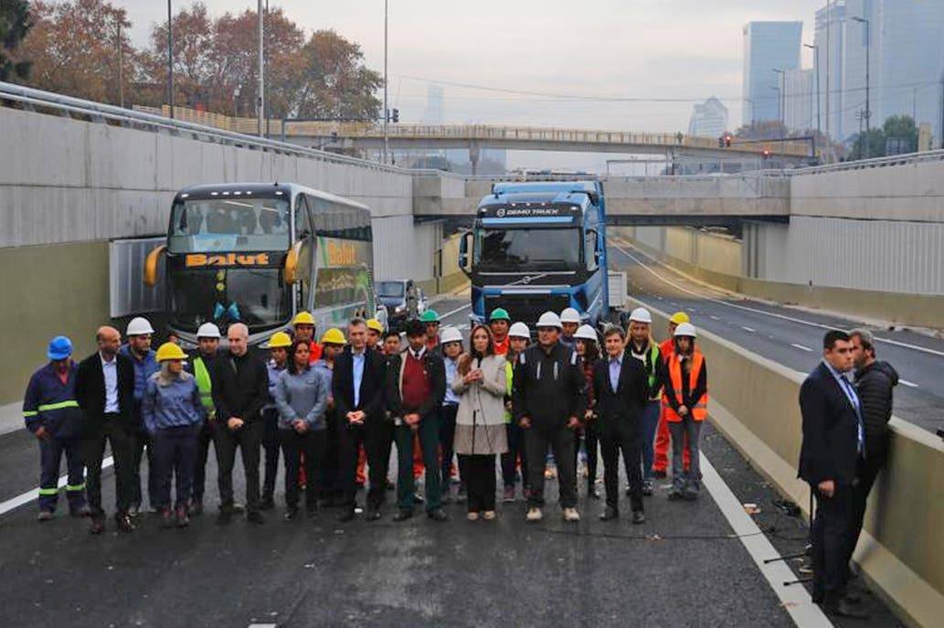 2019-05-31-volvo-camiones-encabezo-la-inauguracion-del-paseo-del-bajo-volvopaseodelbajo-2-02