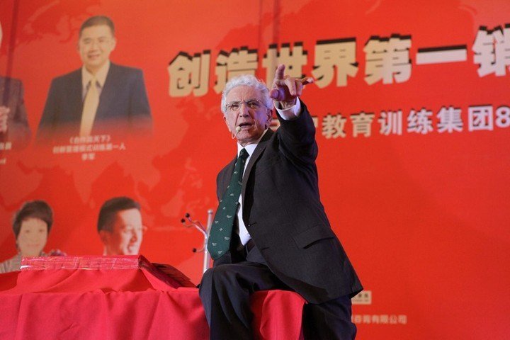 2019-06-21-el-mejor-vendedor-de-autos-del-mundo-7-07