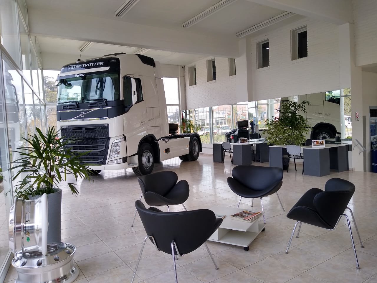2019-06-21-volvo-inaugura-un-nuevo-punto-de-venta-y-servicio-en-mar-del-plata-rts-mdq-03