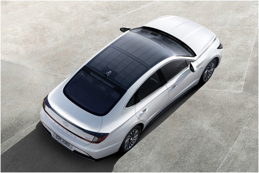 2019-08-23-el-primer-auto-del-mundo-con-panales-solares-en-el-techo-2-05