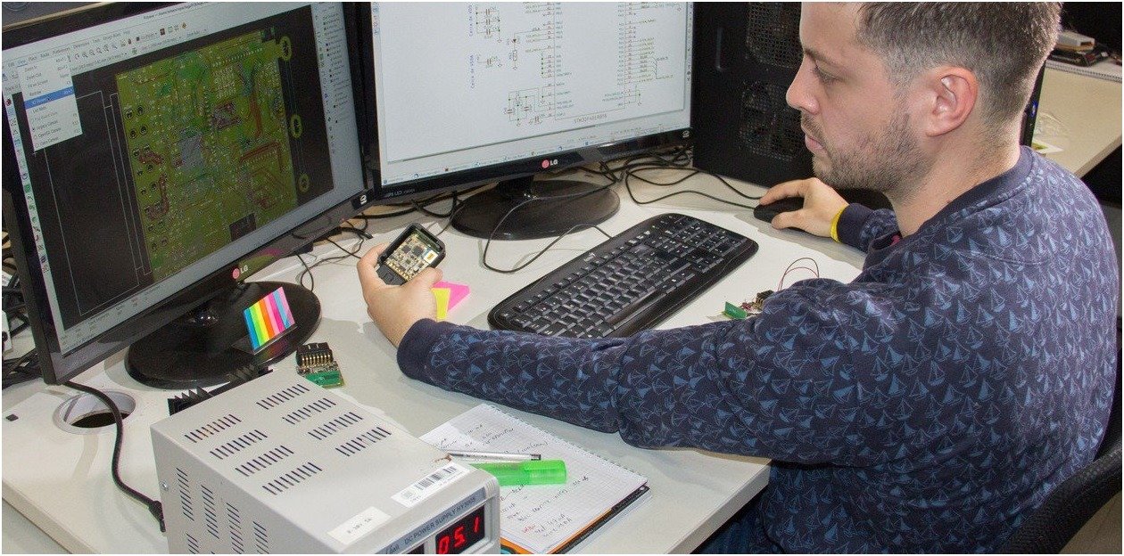 2019-08-23-una-caja-negra-argentina-para-automoviles-2-02