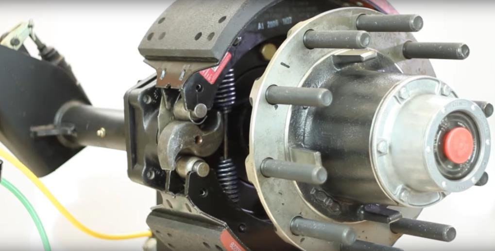 2019-08-30-como-mantener-los-frenos-de-aire-de-un-camion-5-08