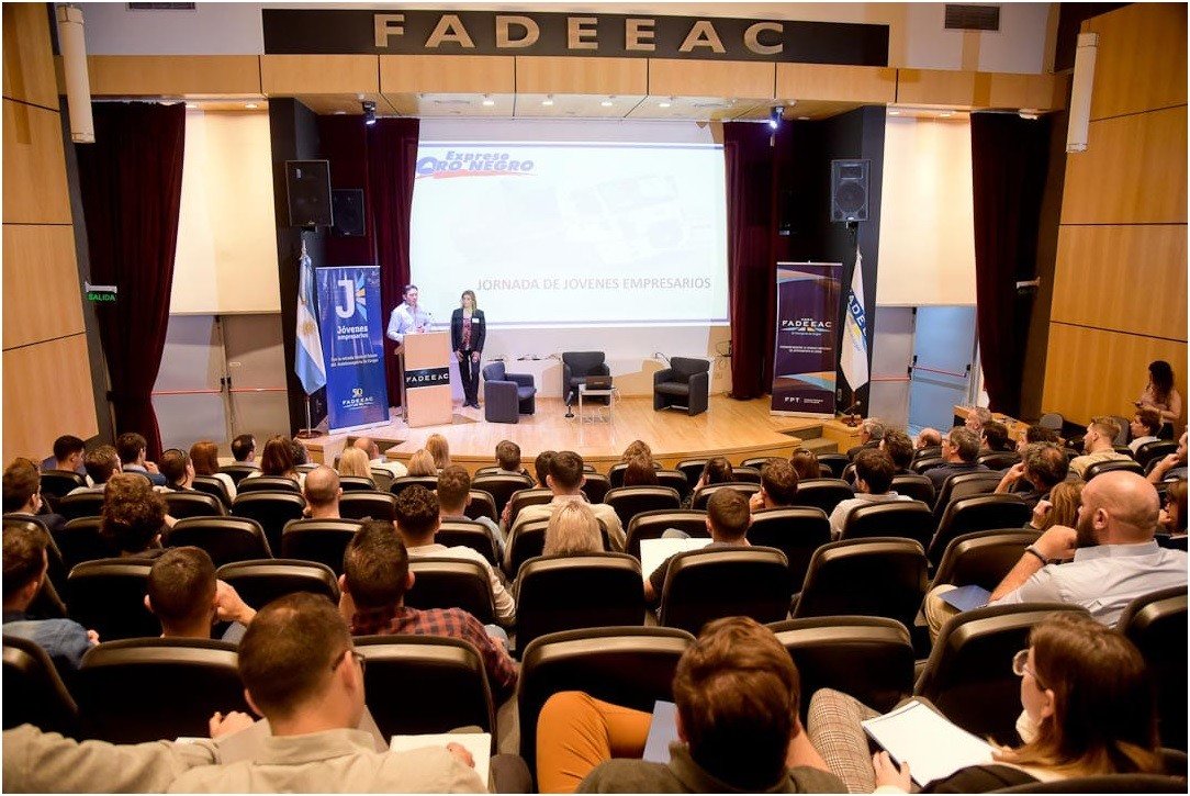2019-10-11-jovenes-empresarios-se-capacitaron-en-fadeeac-4-04