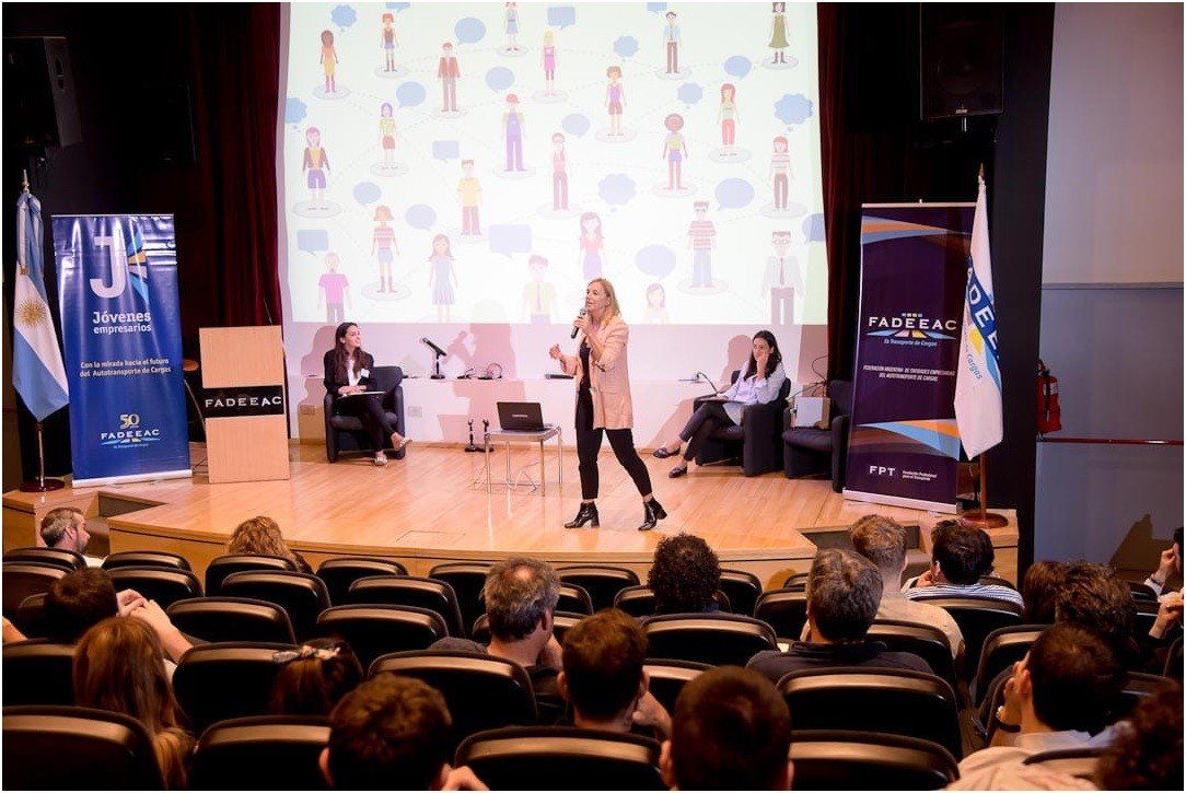 2019-10-11-jovenes-empresarios-se-capacitaron-en-fadeeac-5-05