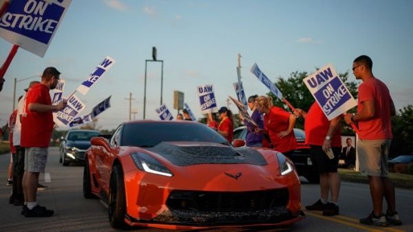 2019-10-11-la-huelga-en-general-motors-golpa-mexico-y-canada-3-03