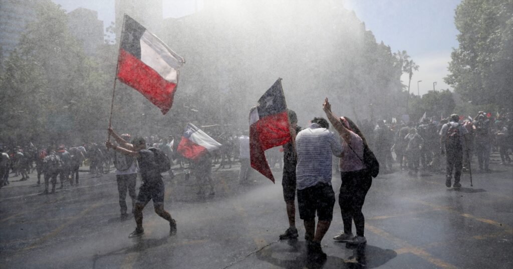 La prolongación de la crisis social en Chile podría generar la pérdida ...