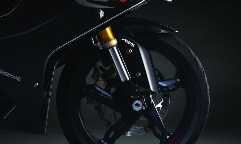 Llega la versión 2021 de la TVS RR 310