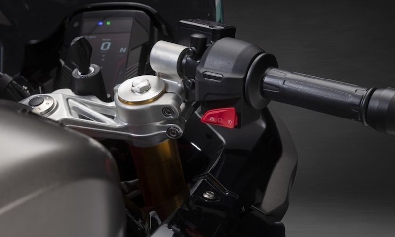 Llega la versión 2021 de la TVS RR 310