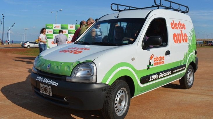 Firman convenio para impulsar la reconversión eléctrica de vehículos utilitarios