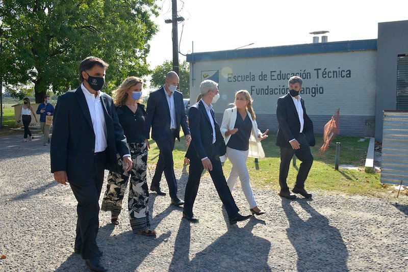 El ministro de transporte de la nación Mario Meoni, visitó la Fábrica de Mercedes Benz