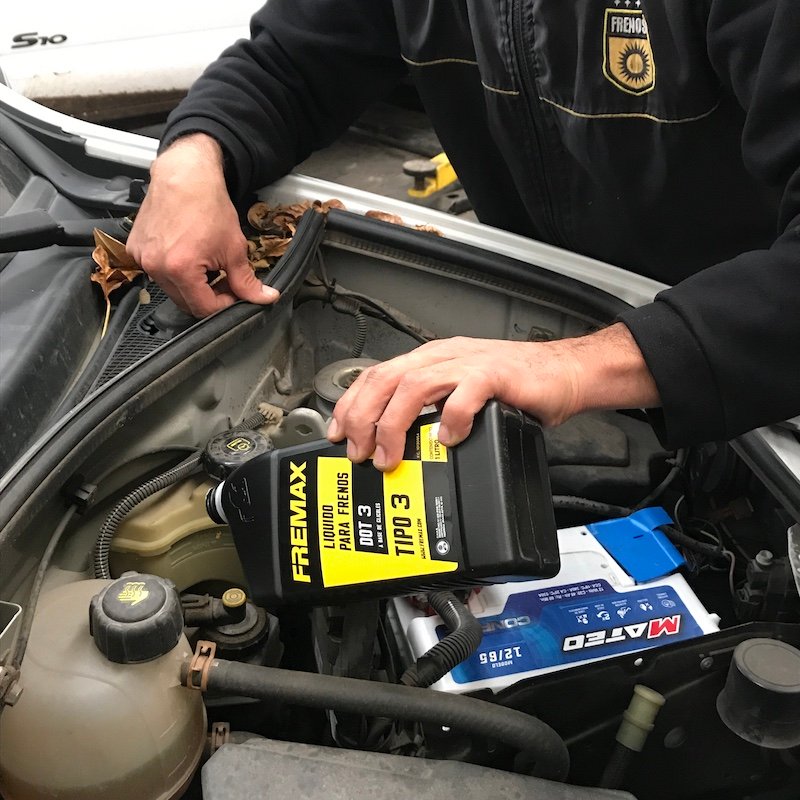 Consejos Frenosol: ¿Por qué y cuándo cambiar el liquido de frenos?