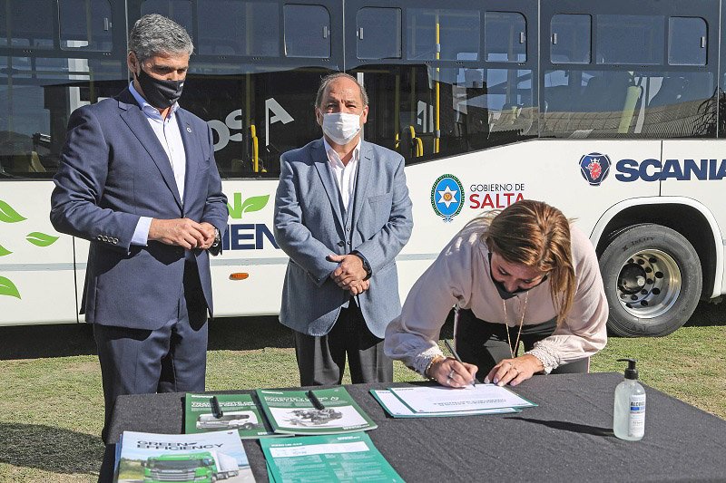 Un Bus Scania a gnc realizará recorridos urbanos en Salta