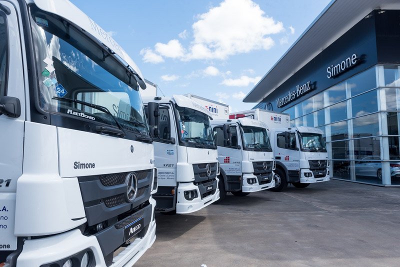 Mercedes-Benz entregó una nueva flota de camiones a Nini a través de Simone