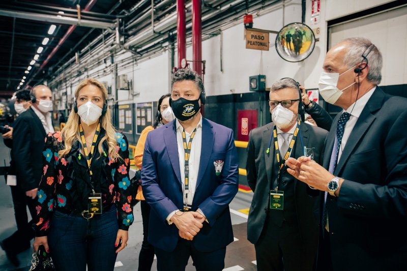 Pirelli inaugura la producción de neumáticos para motos