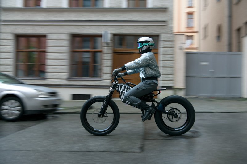 BMW Motorrad Vision AMBY - Un concepto completamente nuevo entre la bicicleta y la motocicleta