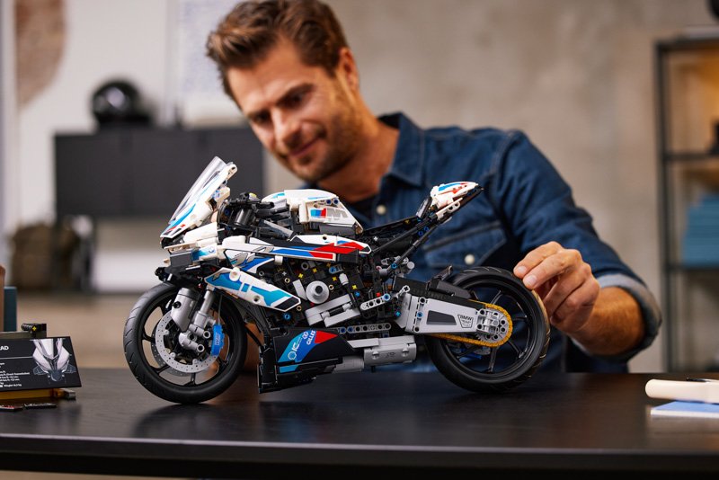 BMW Motorrad presenta la LEGO Technic BMW M 1000 RR
