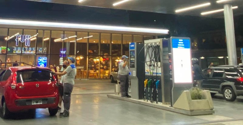 Cómo crecen las tiendas de Estaciones de Servicio en el mundo con nueva tecnología y servicios adyacentes