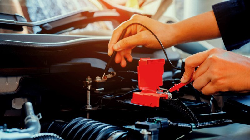 ¿Sabías que si el alternador está dañado puede afectar la batería?