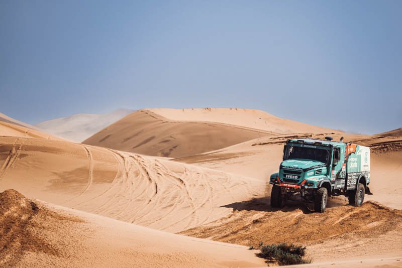 El Equipo Petronas de Rooy Iveco cerró el Dakar 2022 con sus tres campeones en el Top 10