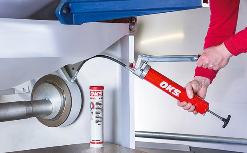 Lubricación de rodamientos con OKS 424