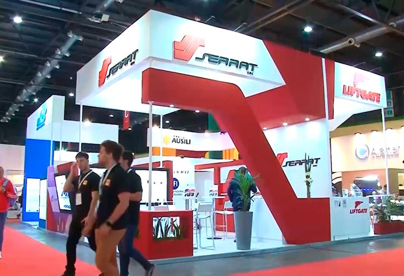 Serrat, junto a sus clientes en Automechanika