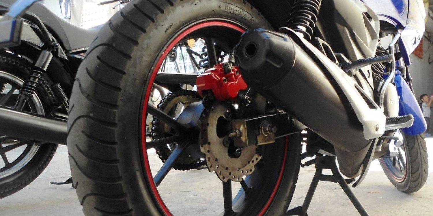 2019-06-12-cuando-la-moto-arroja-aceite-por-el-escape-2-02