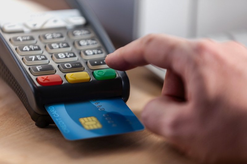 Amenazan con dejar de aceptar los pagos con tarjeta
