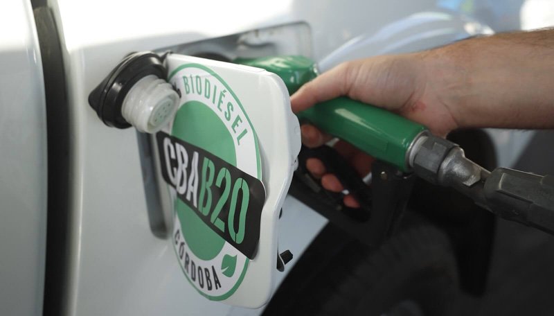 Se inauguró la primera expendedora del país, de B20 y E17