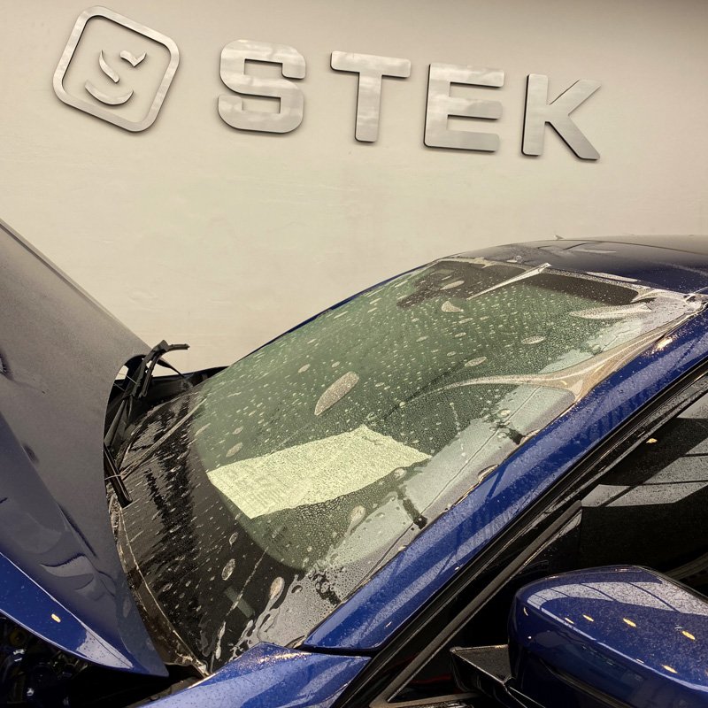 Protección para el auto con PPF de STEK