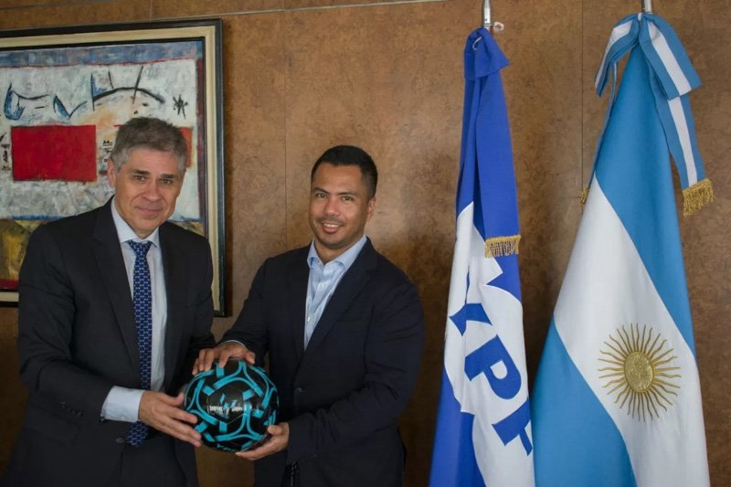 YPF y Petronas