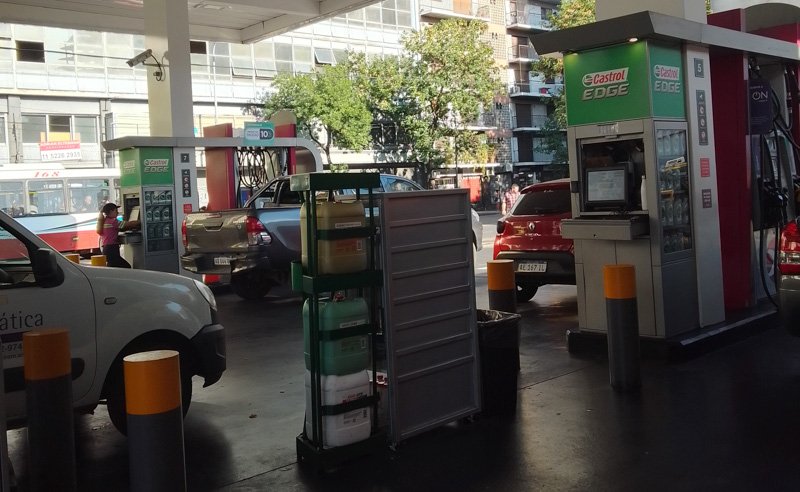 El atraso en el precio de los combustibles