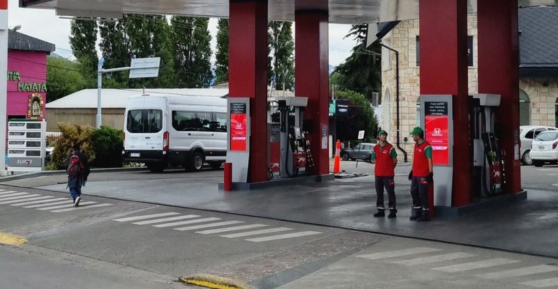 El atraso en el precio de los combustibles