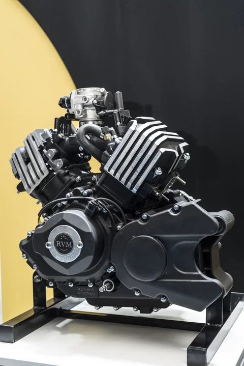 Motopartes y Neumáticos dicen presente en Salón Moto 2023