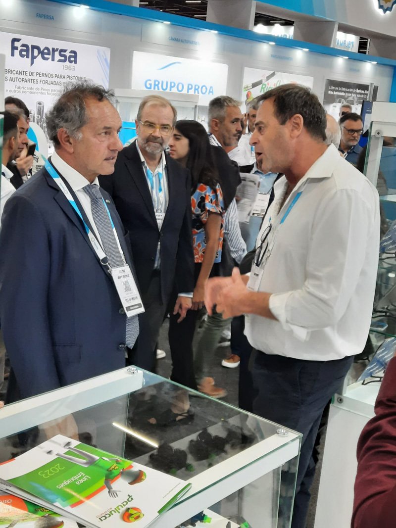 Kicillof y Scioli en el pabellón Argentino de AUTOMEC