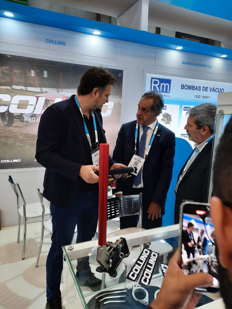 Kicillof y Scioli en el pabellón Argentino de AUTOMEC