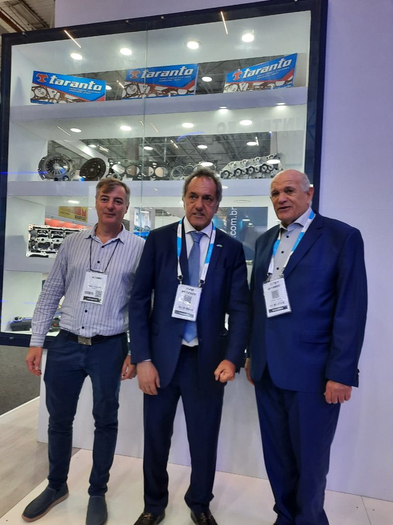 Kicillof y Scioli en el pabellón Argentino de AUTOMEC